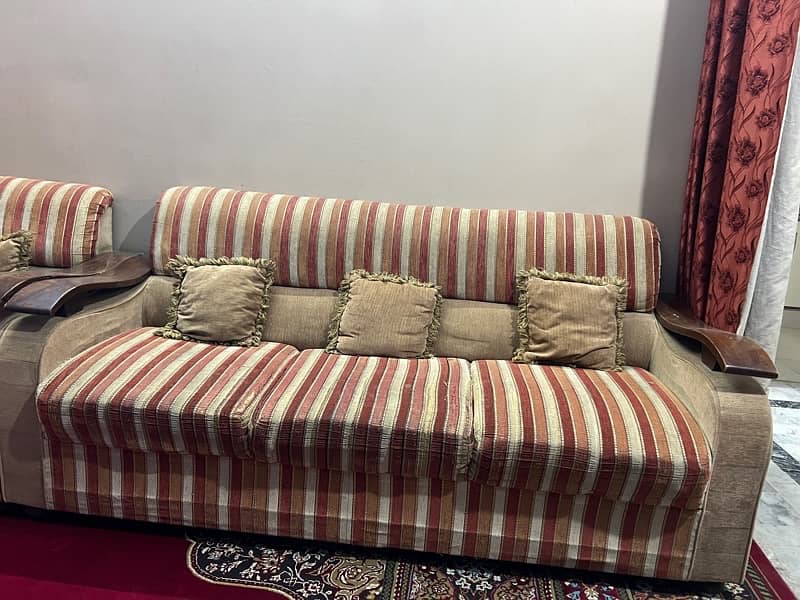 7 seater sofa set and table for sale 2