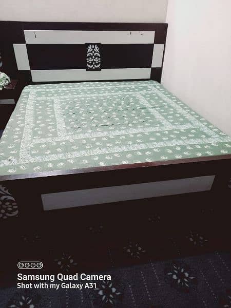 I sale bed wirh side tables and dressing 1