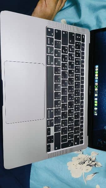 Macbook AIR 2020 M1 Chip with box and complete accessories 5