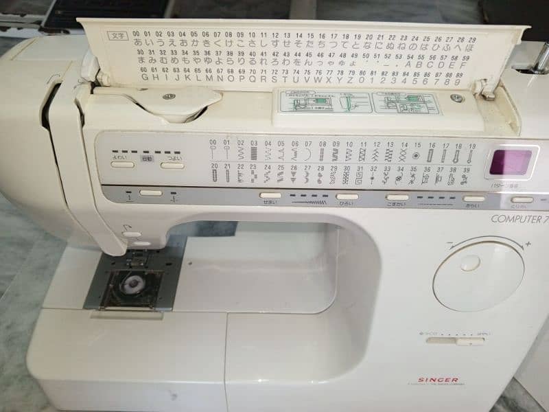 singer computer sewing machine 10/10 condition model.  computer 7900dx 1