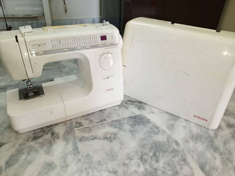 singer computer sewing machine 10/10 condition model.  computer 7900dx 3