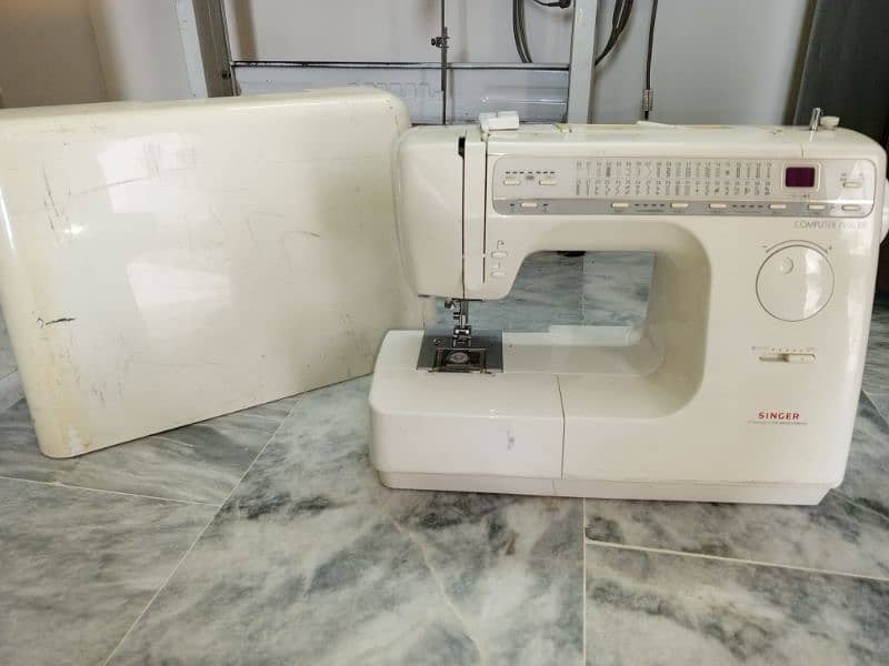 singer computer sewing machine 10/10 condition model.  computer 7900dx 4