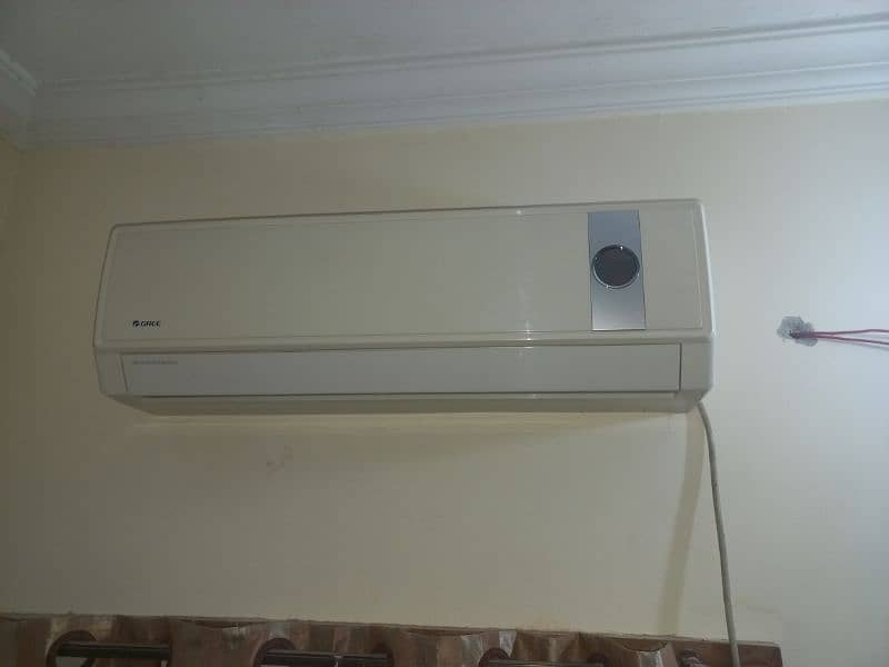 Gree 1 ton Ac, simple Ac. not repaired, excellent condition. 0