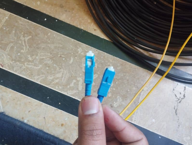 Huawei Fiber WiFi Router with 100 meters Cable 4