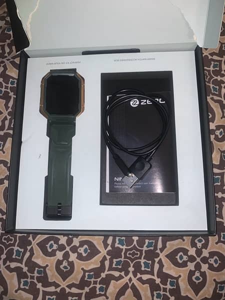 Zero lifestyle ninja smartwatch, with charger and box. 0
