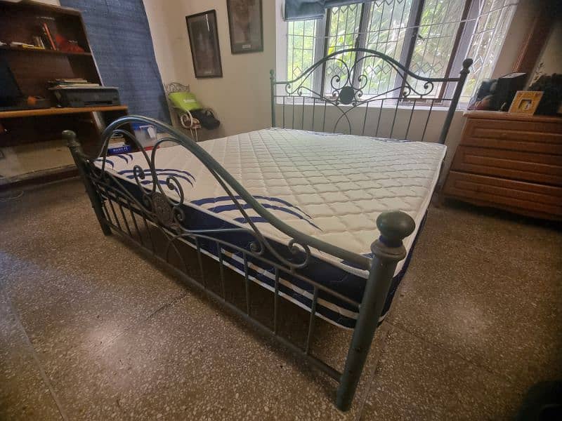 King size rod iron bed 2