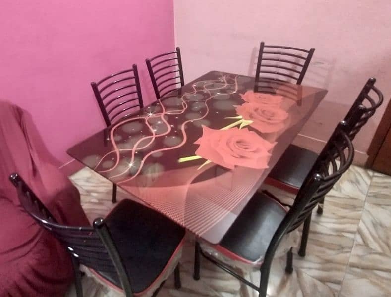 Dining table with 6 chairs like new 10/10 0