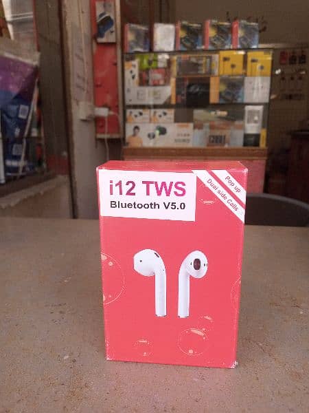 i12 TWS WIRELESS EARPHONES 1