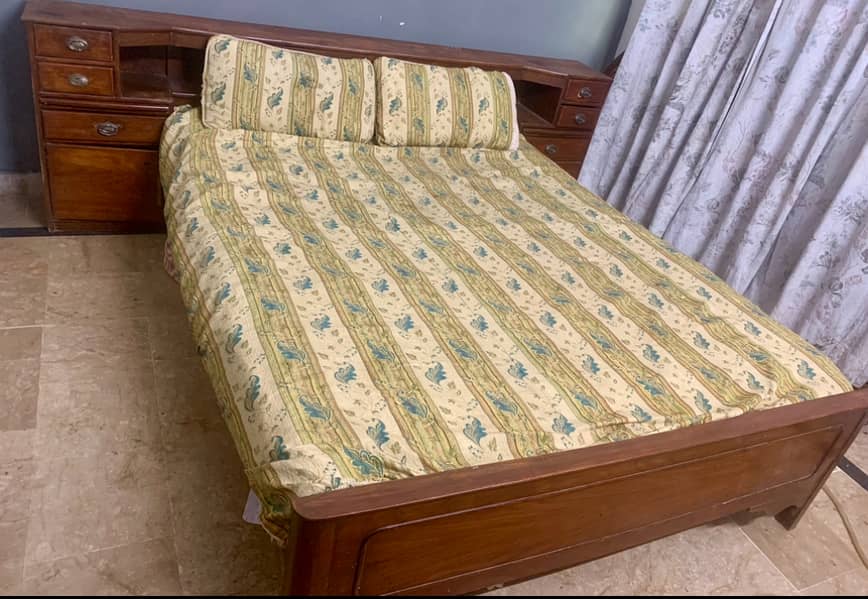 wooden old style bed on sale 0