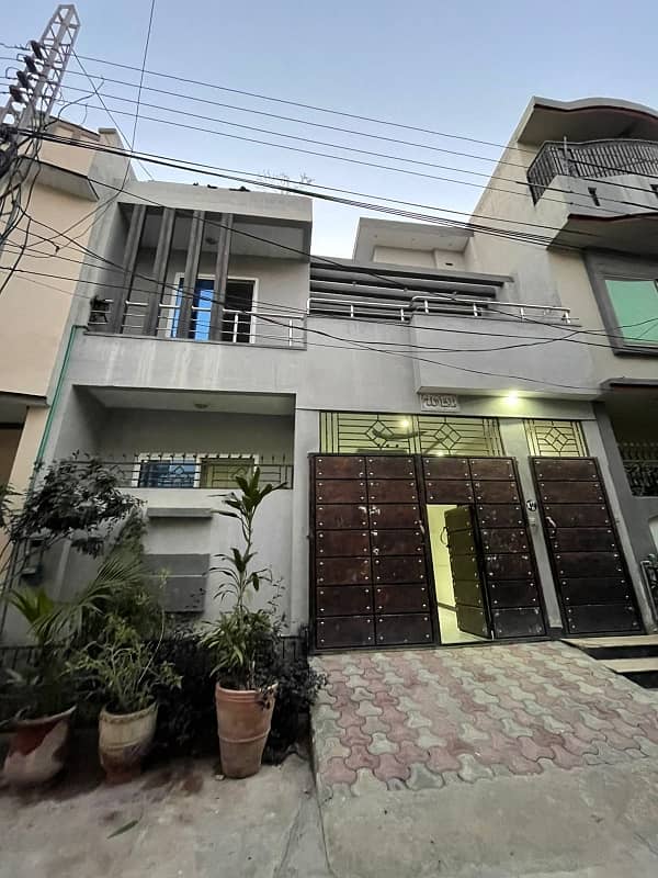 Prime Location 5 Marla Spacious House Is Available In Officers Garden Colony For sale 0