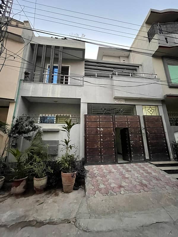 Prime Location 5 Marla Spacious House Is Available In Officers Garden Colony For sale 9