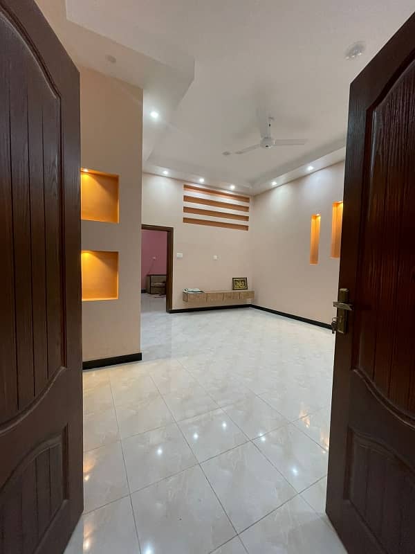 Ideally Located Prime Location House Of 5 Marla Is Available For sale In Peshawar 4