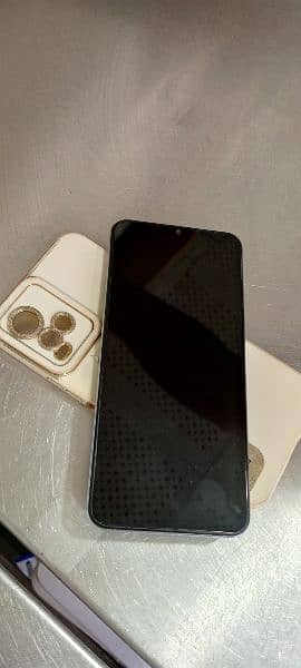 VIVO y33s condition 10/8 set & charger only 1