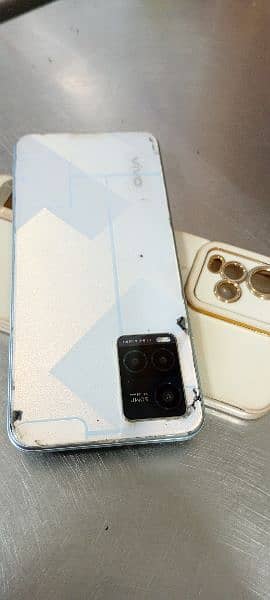 VIVO y33s condition 10/8 set & charger only 4
