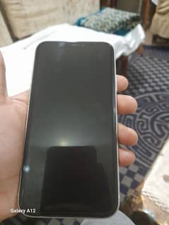 iphone 11 jv 64 gb 9/10 condition i0 battery health 0