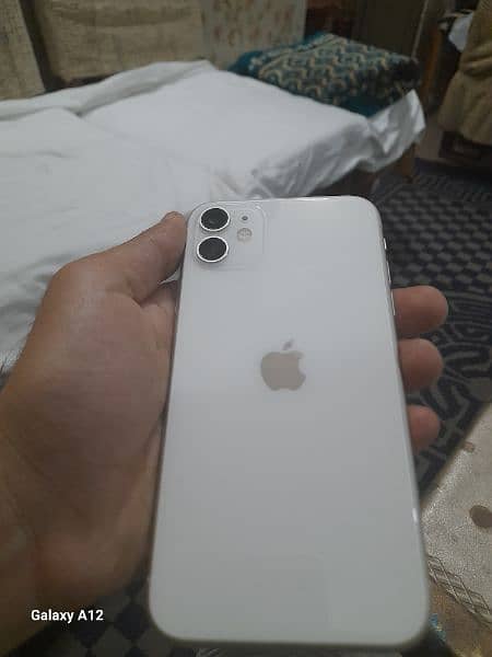 iphone 11 jv 64 gb 9/10 condition i0 battery health 5