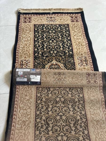 2 Rugs / carpets. almost New . 3
