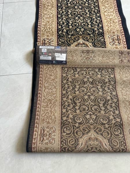 2 Rugs / carpets. almost New . 5