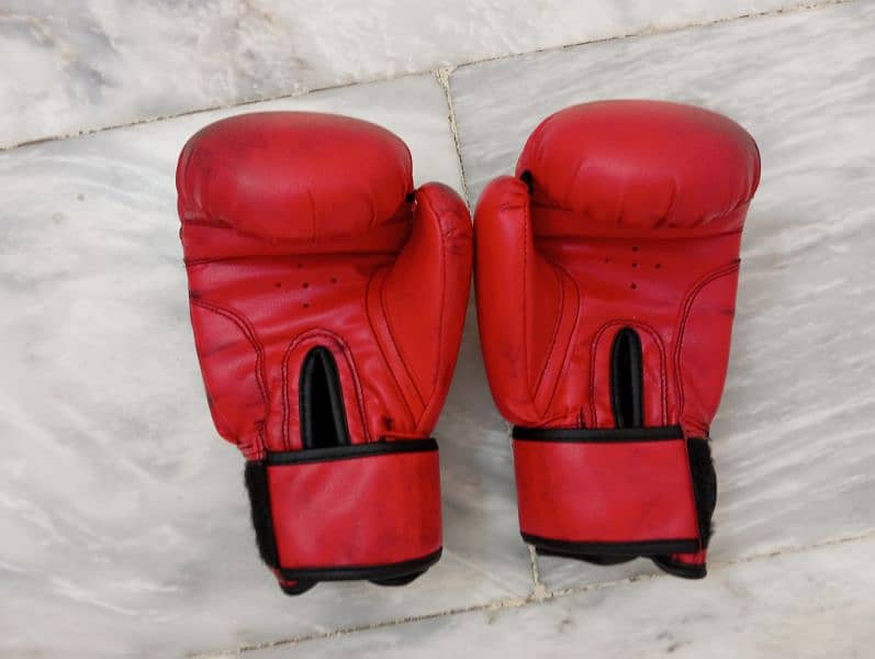 Venum 12 OZ Medium black shade red boxing gloves and defender 3