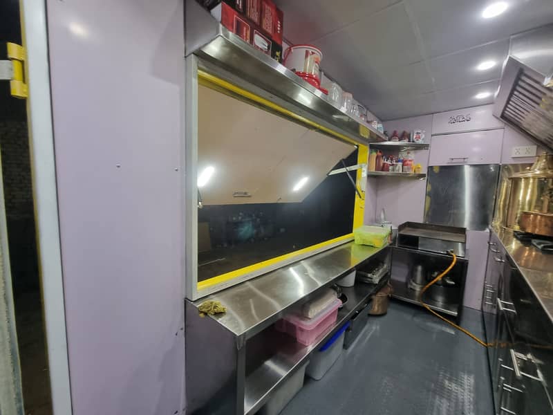 Food Truck With Luxury Mettalic IN-built kicthen for Sale 7