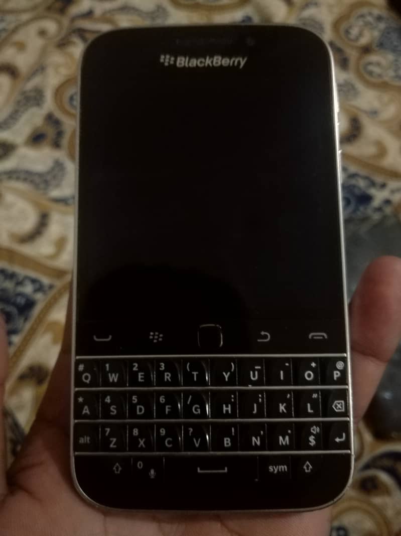 Blackberry Q20 Classic 0