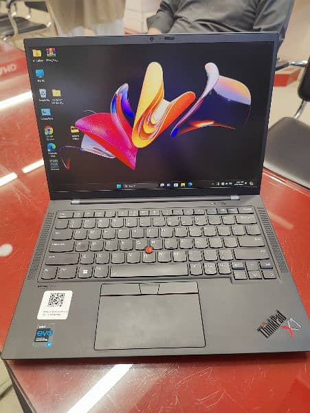 Lenovo xone carbon i7 11th gen ram 16gb SSD 512gb touch screen 0