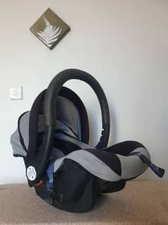 Baby carry cot / car seat
