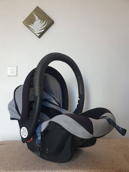 Baby carry cot / car seat 0