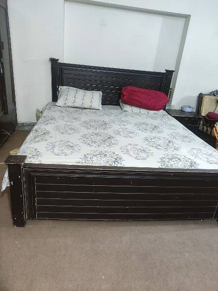 Queen size double bed with side tables. . 2
