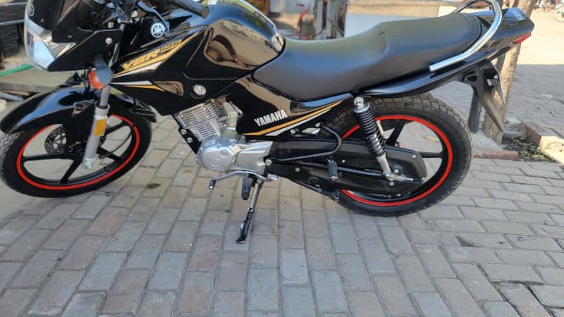 YBR 125CC BLACK EIDTION 0