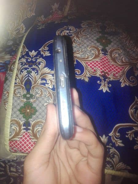 no box and charger only mobile 4gb ram 128gb rom urgent sale 2