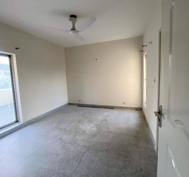 10 Marla house For Rent Edan Value home Lahore 5