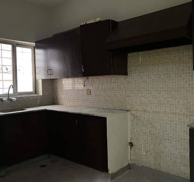 10 Marla house For Rent Edan Value home Lahore 9