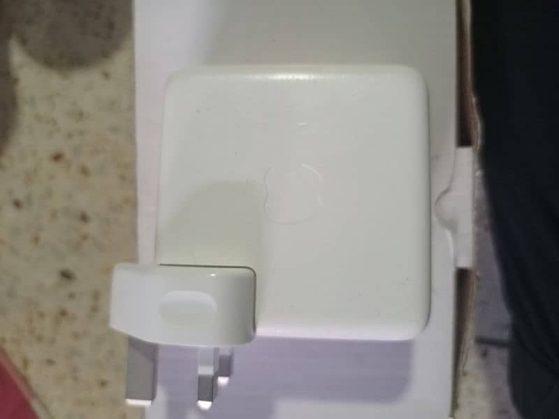 Apple USB-C 61W Power Adopter 0