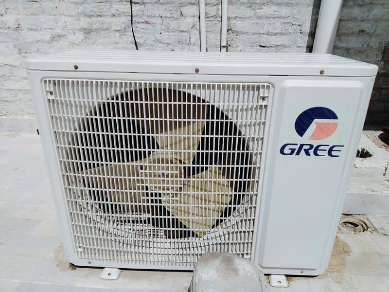 I Want to Sale GREE 2 TON AC 2
