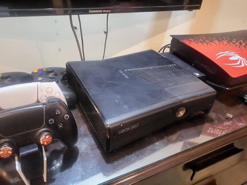 Xbox 360 J-Taged with 2 remote controllers. condition 8/10 2