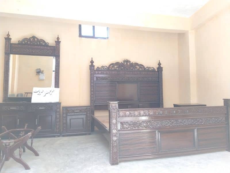 1 king size bed 2 side tables and 1 dressing tables 1