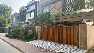 BUILDER LOCATION PLOT NO 850 FOR SALE IN OVERSEAS B BLOCK BAHRIA TOWN LAHORE. 0