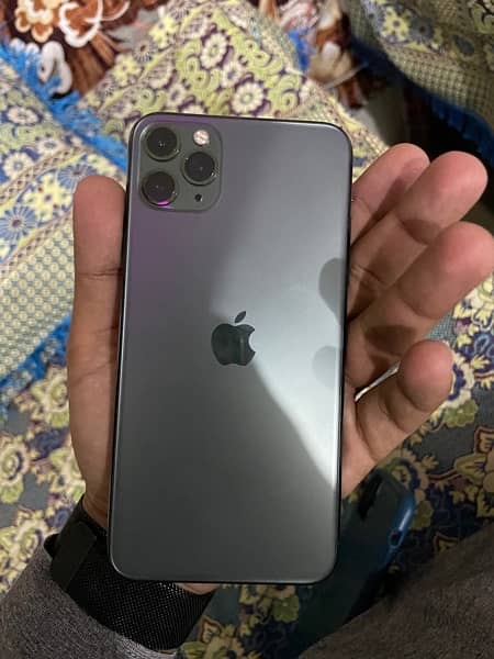IPHONE11PROMAX IN LUSH CONDITION FOR SALE 3
