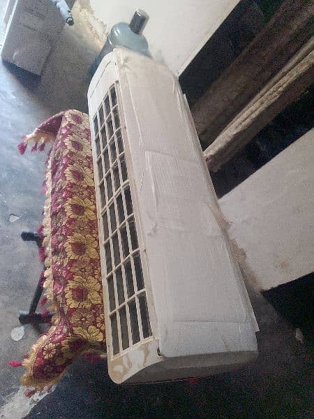 SPLIT AC 10/10 USED ONLY FOR 3 MONTHS 2