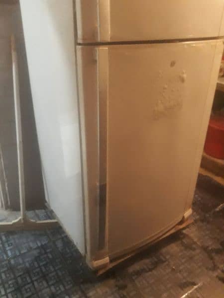A dawlance refrigerator 1