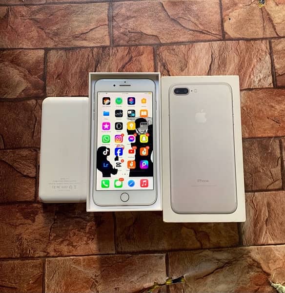iPhone 7 Plus pti approved 10/10 condition & box and powerbank free 5