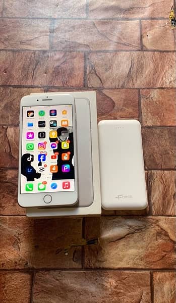 iPhone 7 Plus pti approved 10/10 condition & box and powerbank free 7