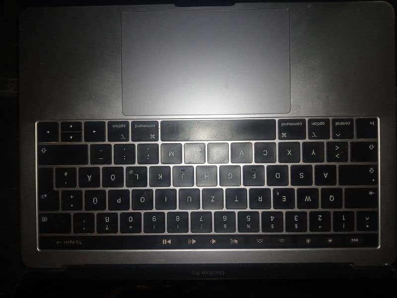 MacBook Pro Touch Bar and finger lock 2018 (Original Germany) 1
