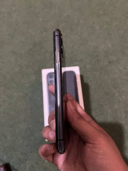 iPhone 11 non pta phone with Box 1