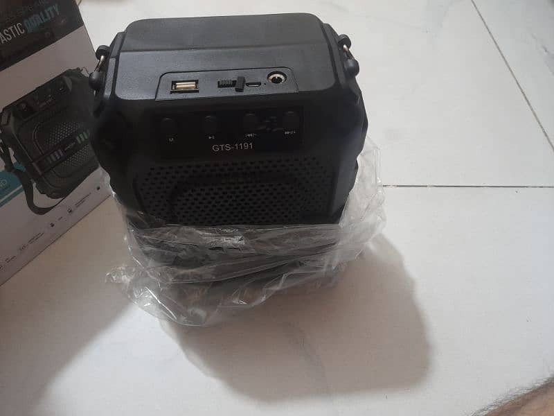 mp3 rechargeable 6.5 inch speaker 4