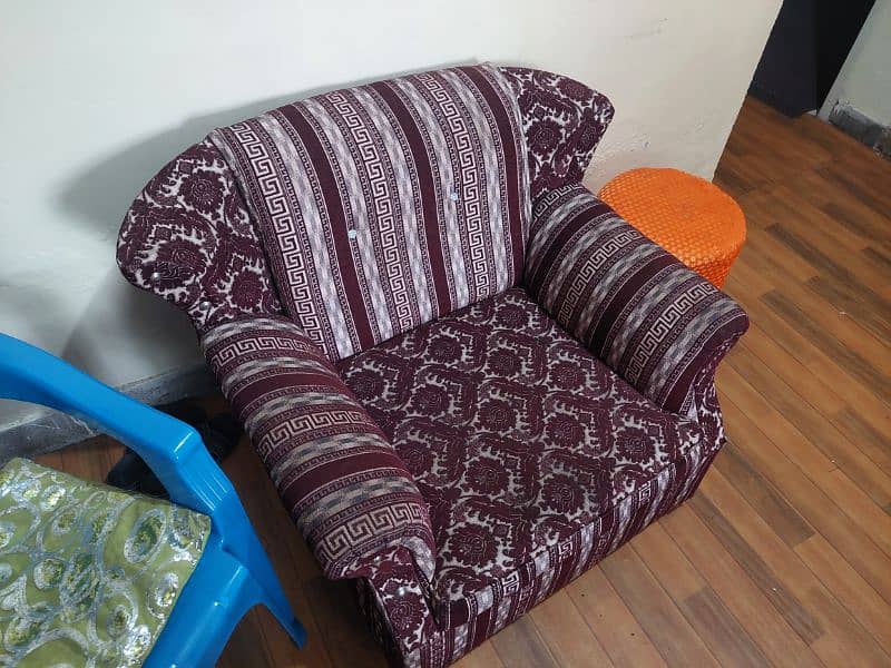 4 seater sofa set in good condition 2