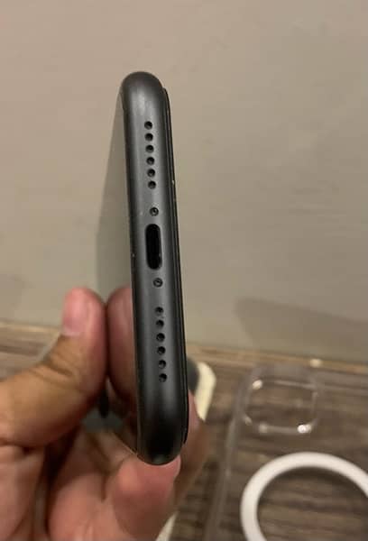 iPhone 11 - PTA Approved - 10/10 - Complete Box 3