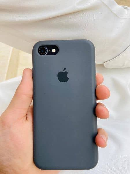 iphone 7.128gb pta approved seald phone 2