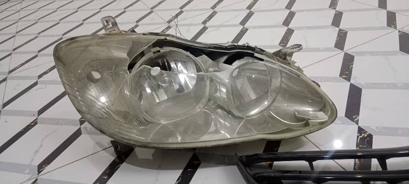 selling head light and front jaali totoyta 2005 model 4